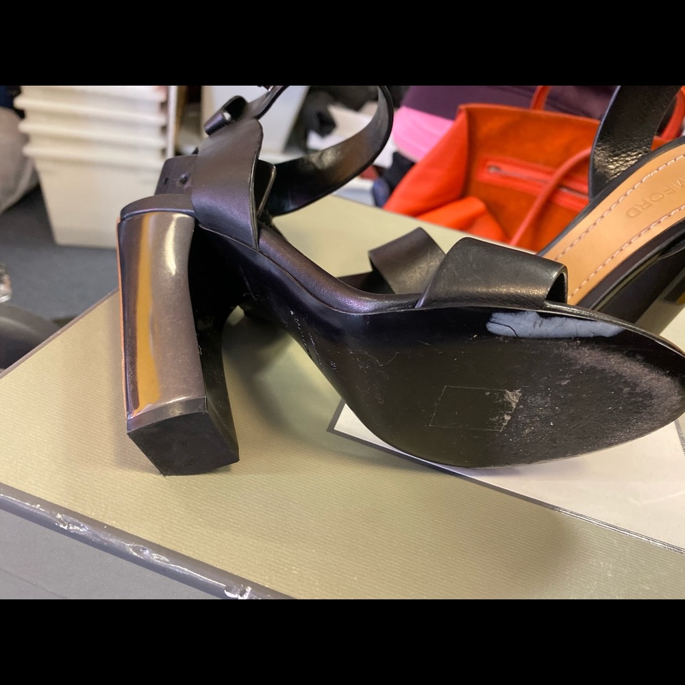 Tom Ford - Picture 2 of 3